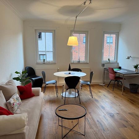 Stylisches Apartment Mit Grossem Tageslichbad Am Marktplatz Leonberg Kültér fotó