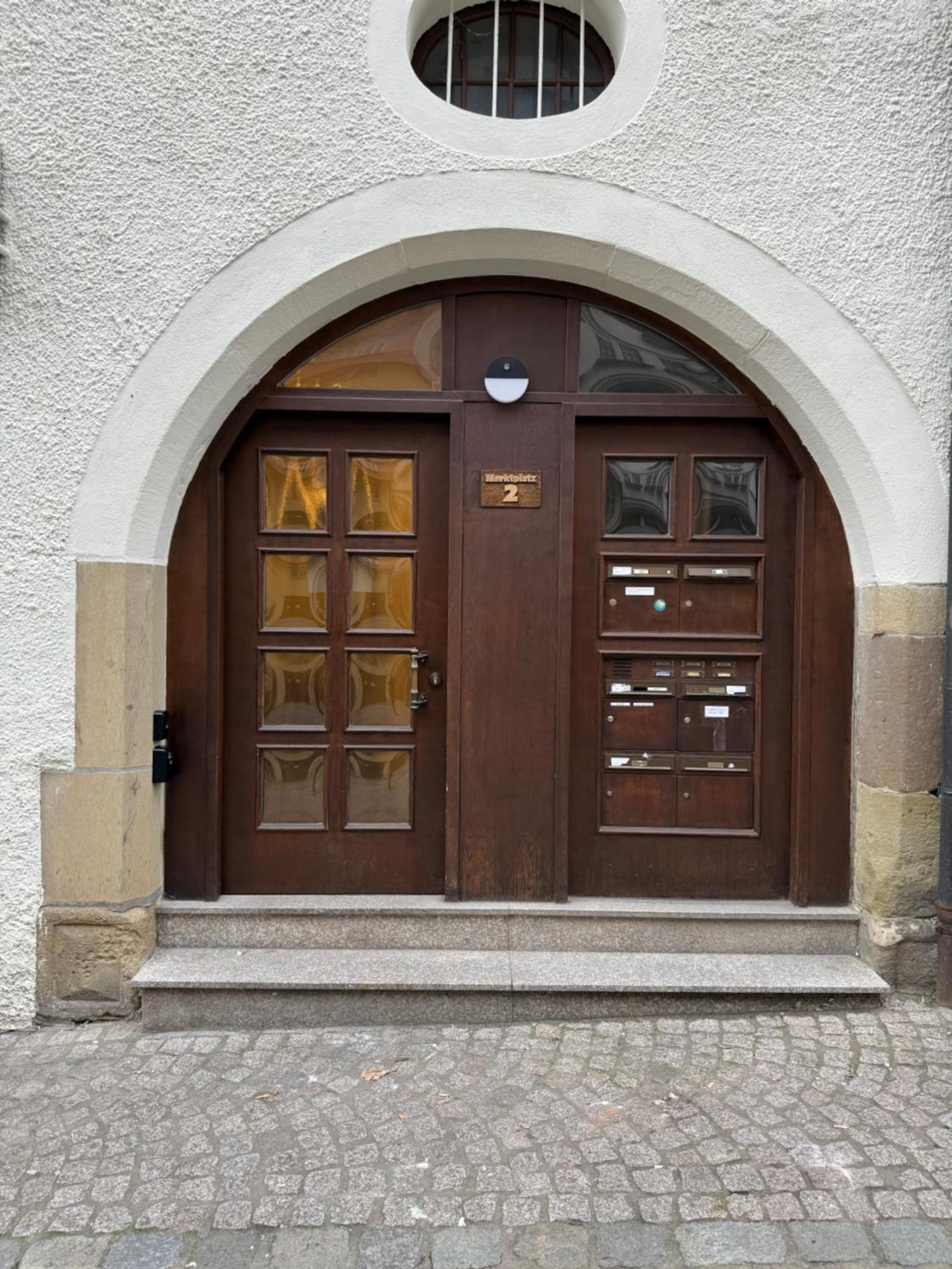 Stylisches Apartment Mit Grossem Tageslichbad Am Marktplatz Leonberg Kültér fotó