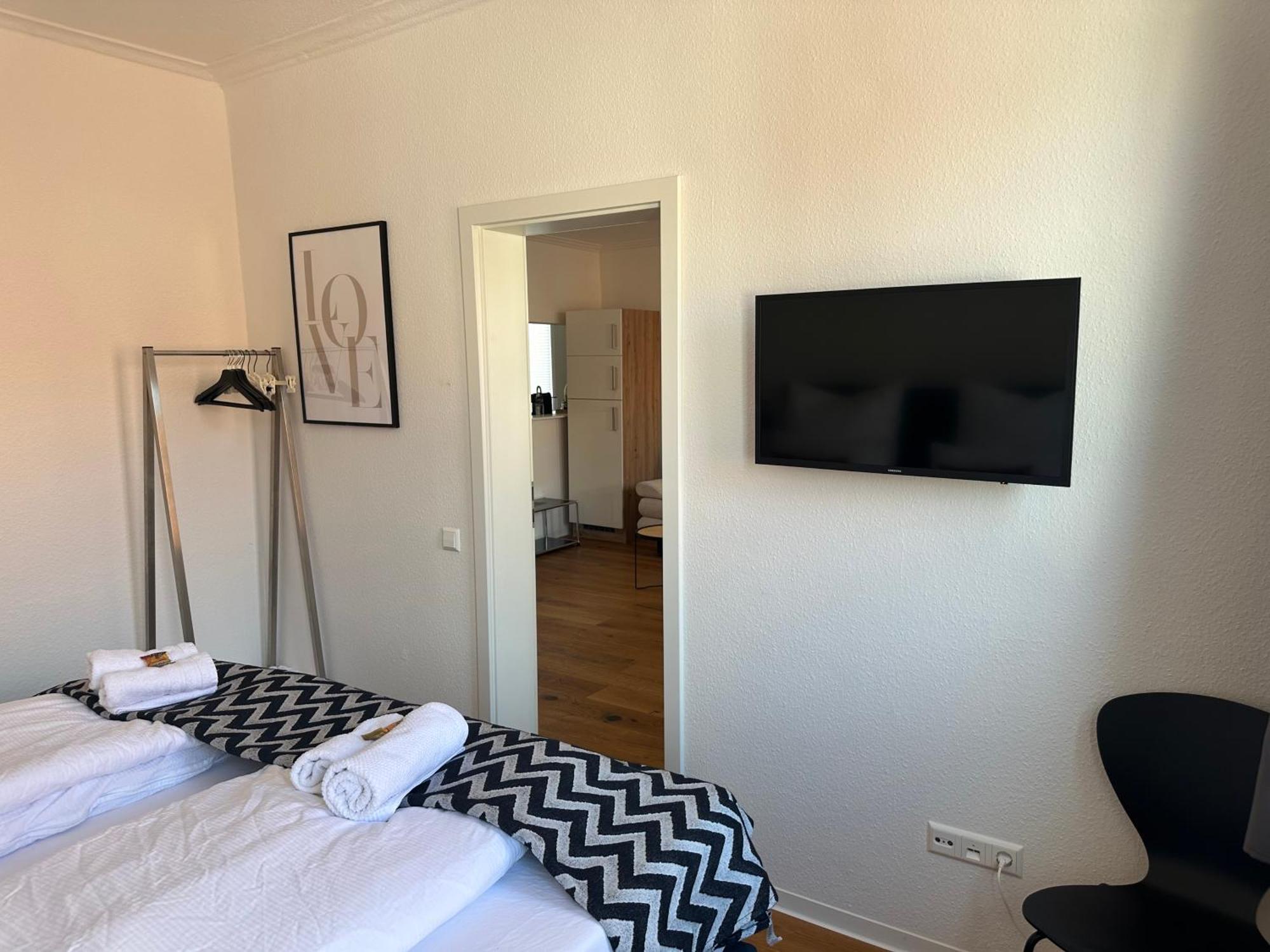 Stylisches Apartment Mit Grossem Tageslichbad Am Marktplatz Leonberg Kültér fotó