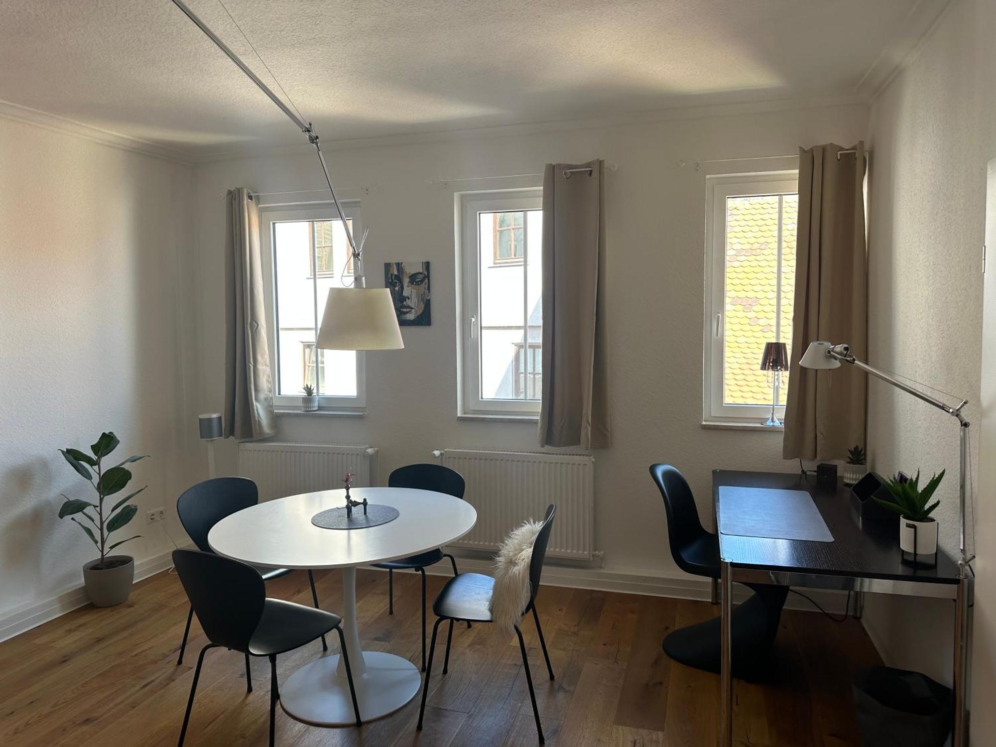 Stylisches Apartment Mit Grossem Tageslichbad Am Marktplatz Leonberg Kültér fotó